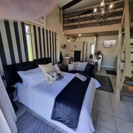 Angel 8 Airbnb Apartment 2 Робертсон Экстерьер фото