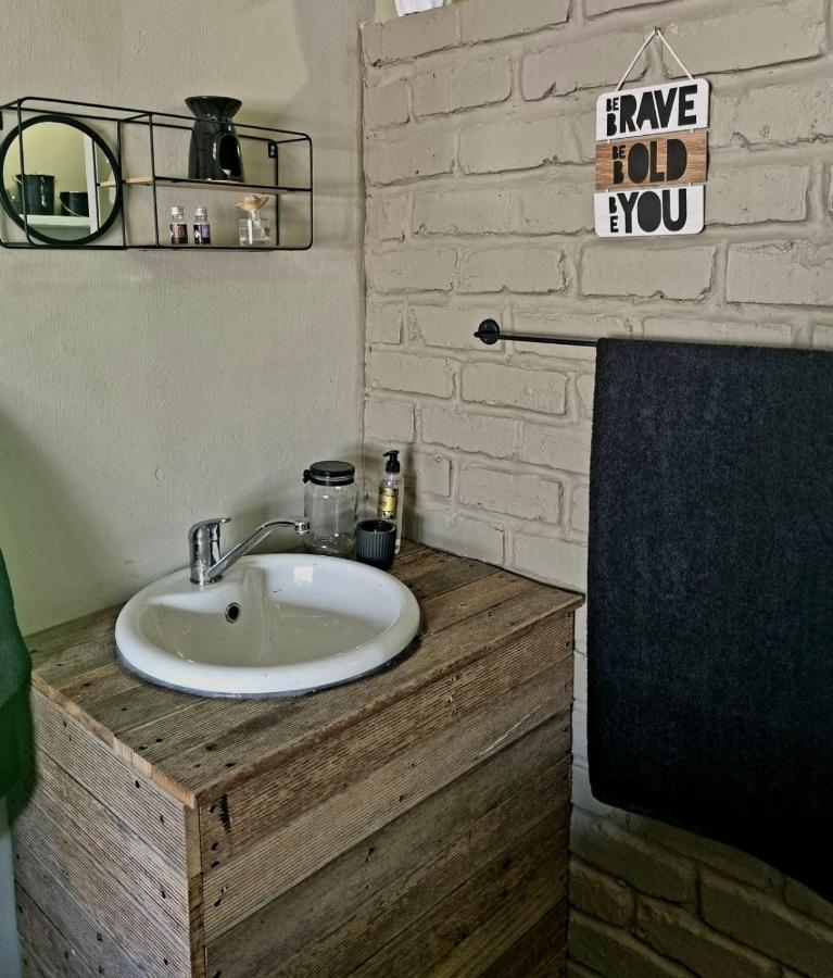 Angel 8 Airbnb Apartment 2 Робертсон Экстерьер фото
