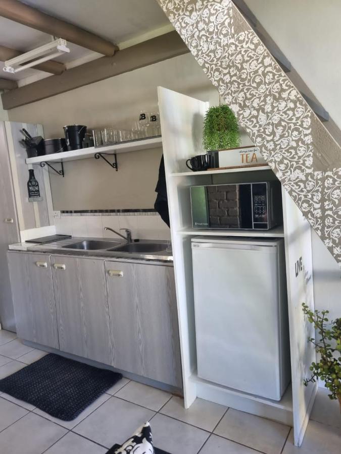 Angel 8 Airbnb Apartment 2 Робертсон Экстерьер фото