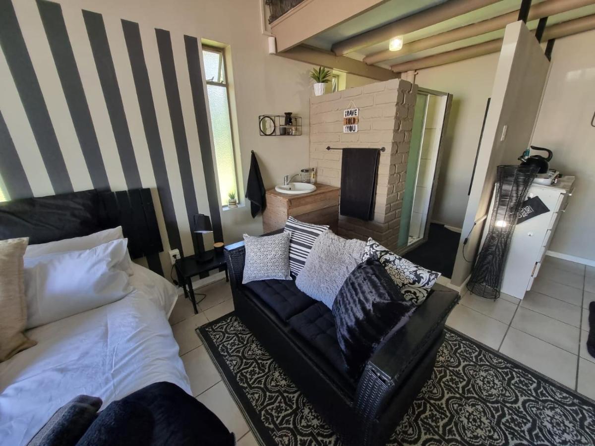 Angel 8 Airbnb Apartment 2 Робертсон Экстерьер фото