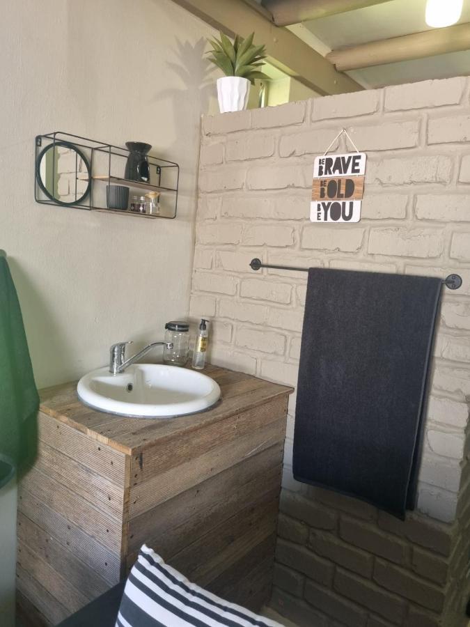 Angel 8 Airbnb Apartment 2 Робертсон Экстерьер фото