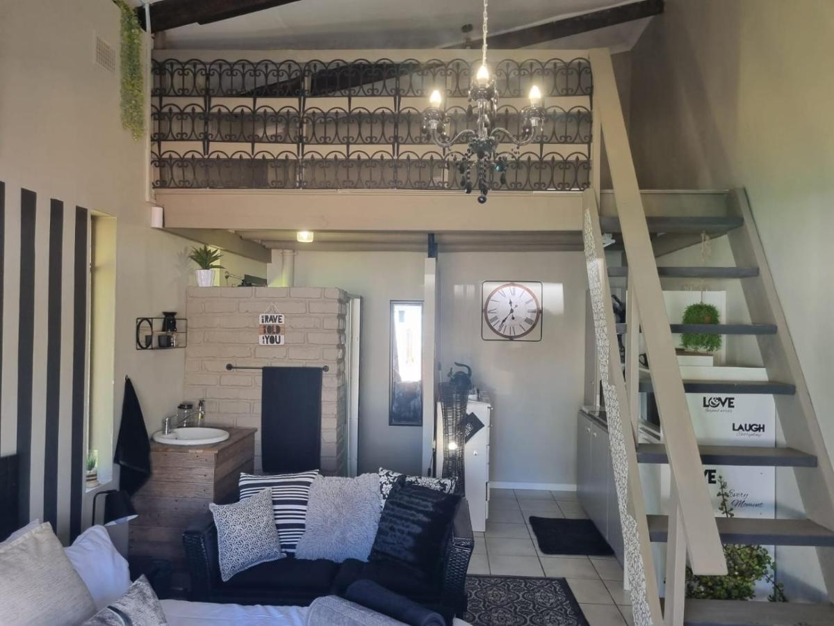 Angel 8 Airbnb Apartment 2 Робертсон Экстерьер фото