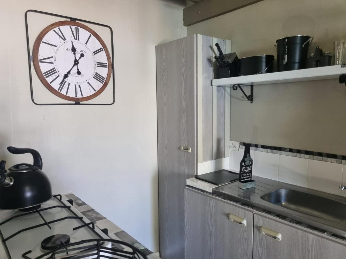 Angel 8 Airbnb Apartment 2 Робертсон Экстерьер фото
