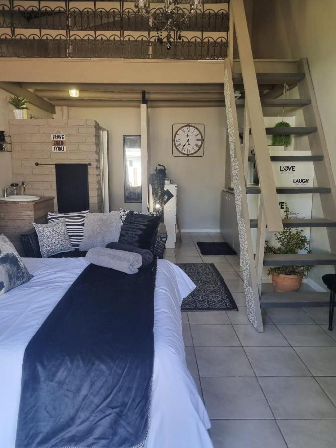 Angel 8 Airbnb Apartment 2 Робертсон Экстерьер фото